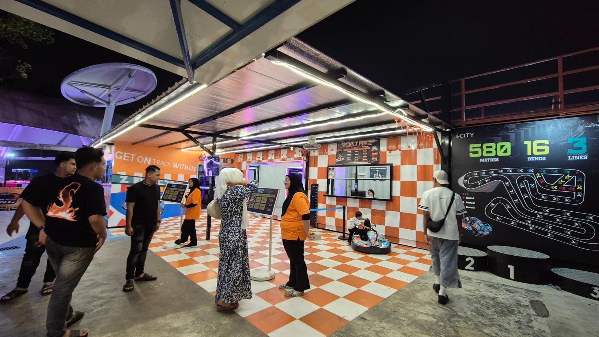 שאה אלאם I-City Free Wifi 55Inch Smarttv Car Park Fit 5Pax מראה חיצוני תמונה